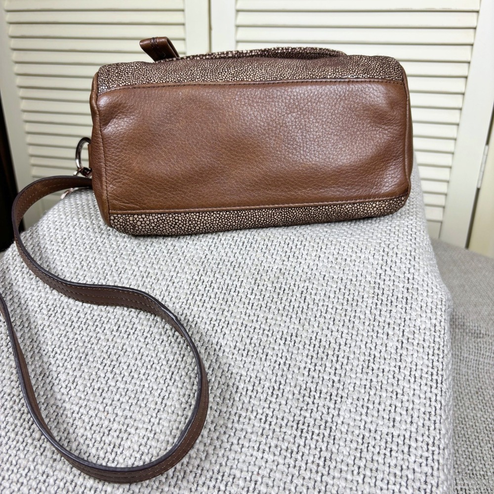 B. Makowsky Luxe Y2K Brown Stingray Embossed Leather Crossbody Bag Chain Purse - Picture 5 of 7